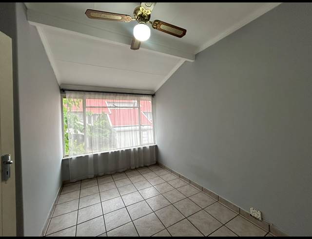 2 BEDROOM FLAT TO LET IN THREE RIVERS